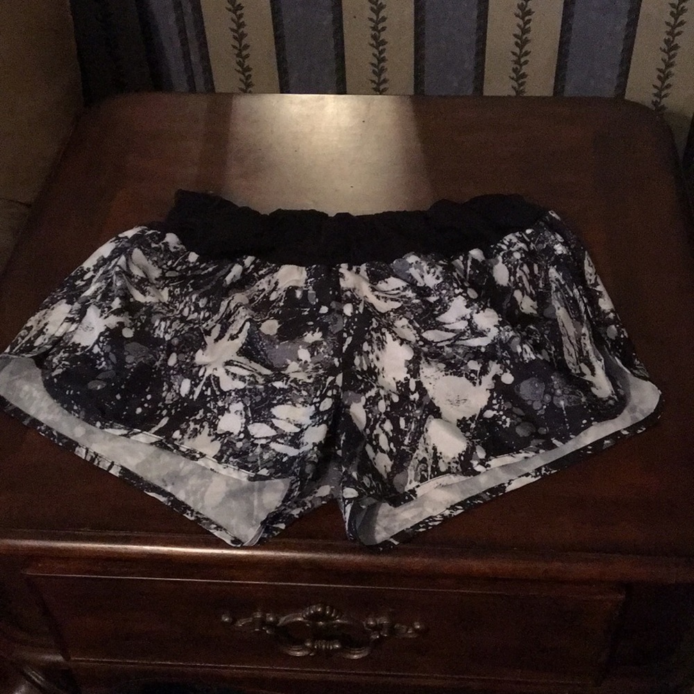 High waisted, black and white shorts